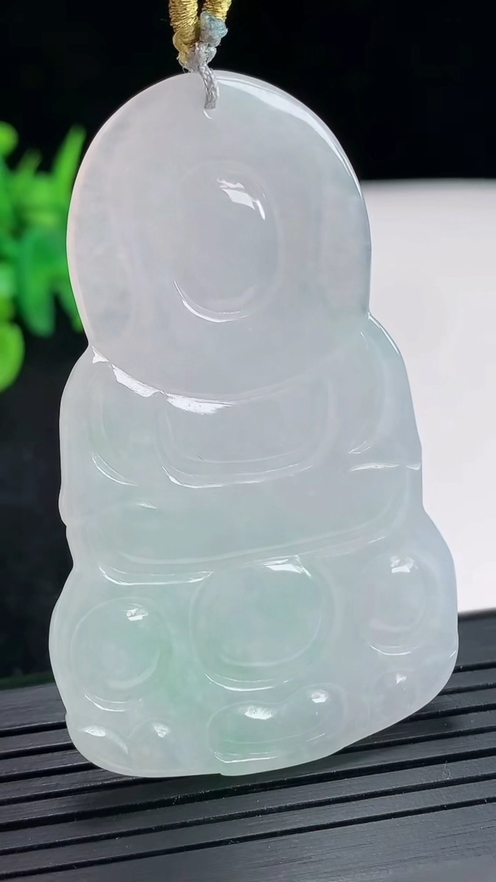 天然A货翡翠正装观音吊坠，尺寸61.5-37-5.5重量:23.23g
4月22日