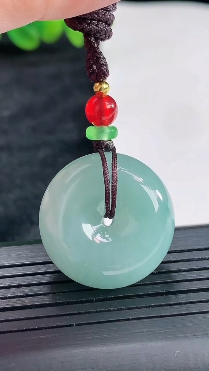 天然A货翡翠路路通吊坠，尺寸25-11重量:16.20g
4月22日