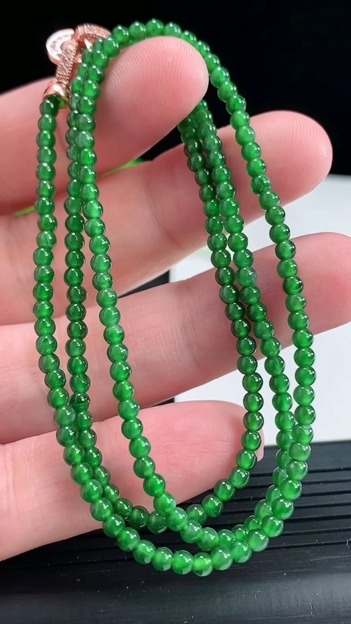 天然A货翡翠小米珠项链，尺寸3-194颗重量:9.07g
4月22日