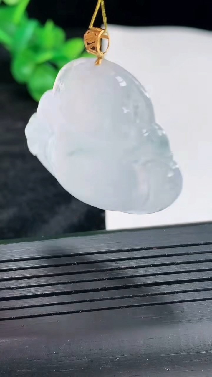 天然A货翡翠18k金飘花佛公吊坠，尺寸32-36-5.5重量:9.82g
4月22日