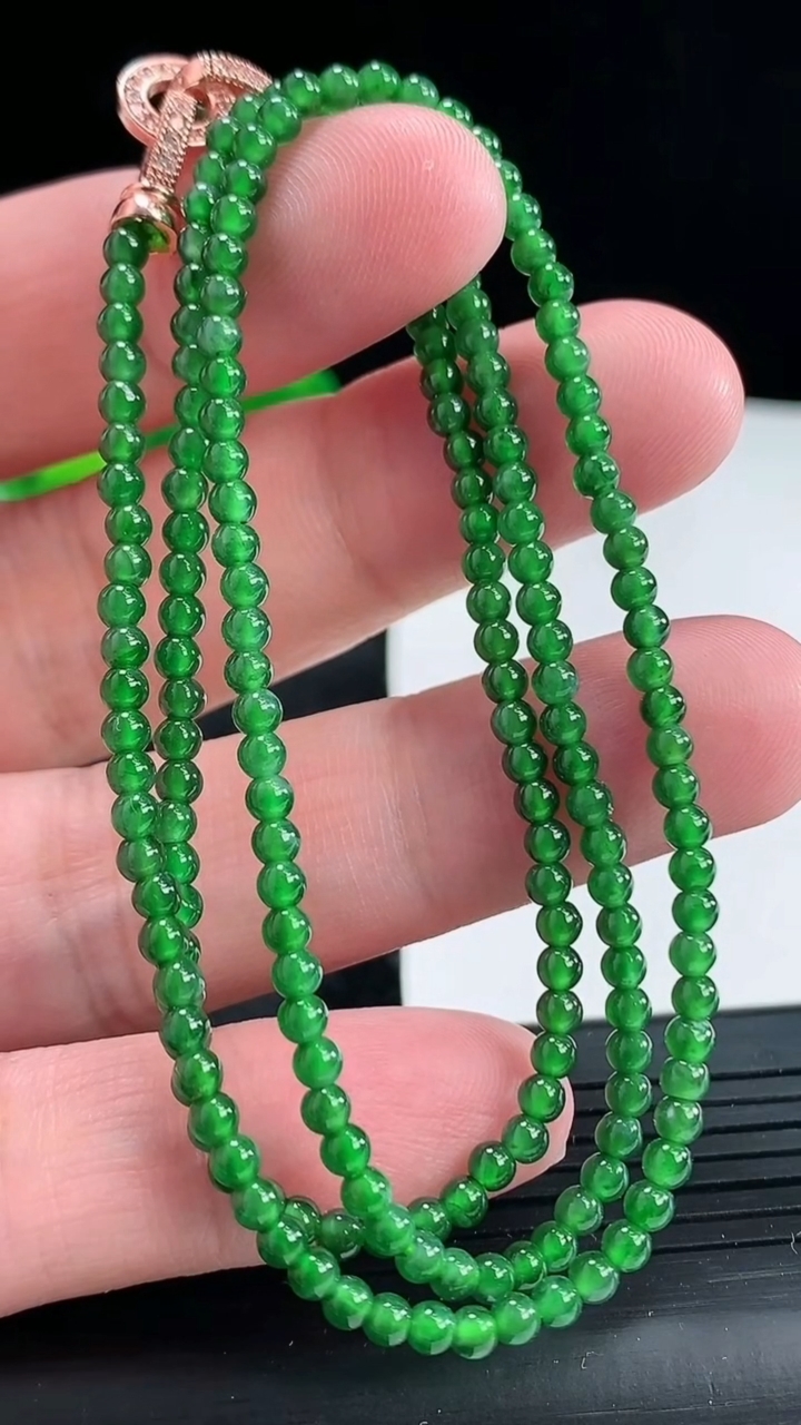 天然A货翡翠小米珠项链，尺寸3-194颗重量:9.07g
4月22日