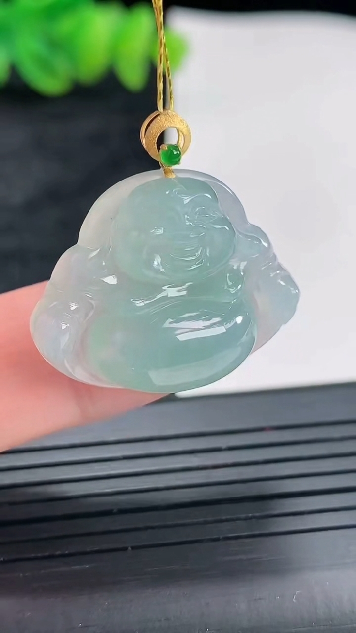 天然A货翡翠佛公吊坠，尺寸21-27-7重量:6.07g
4月22日
