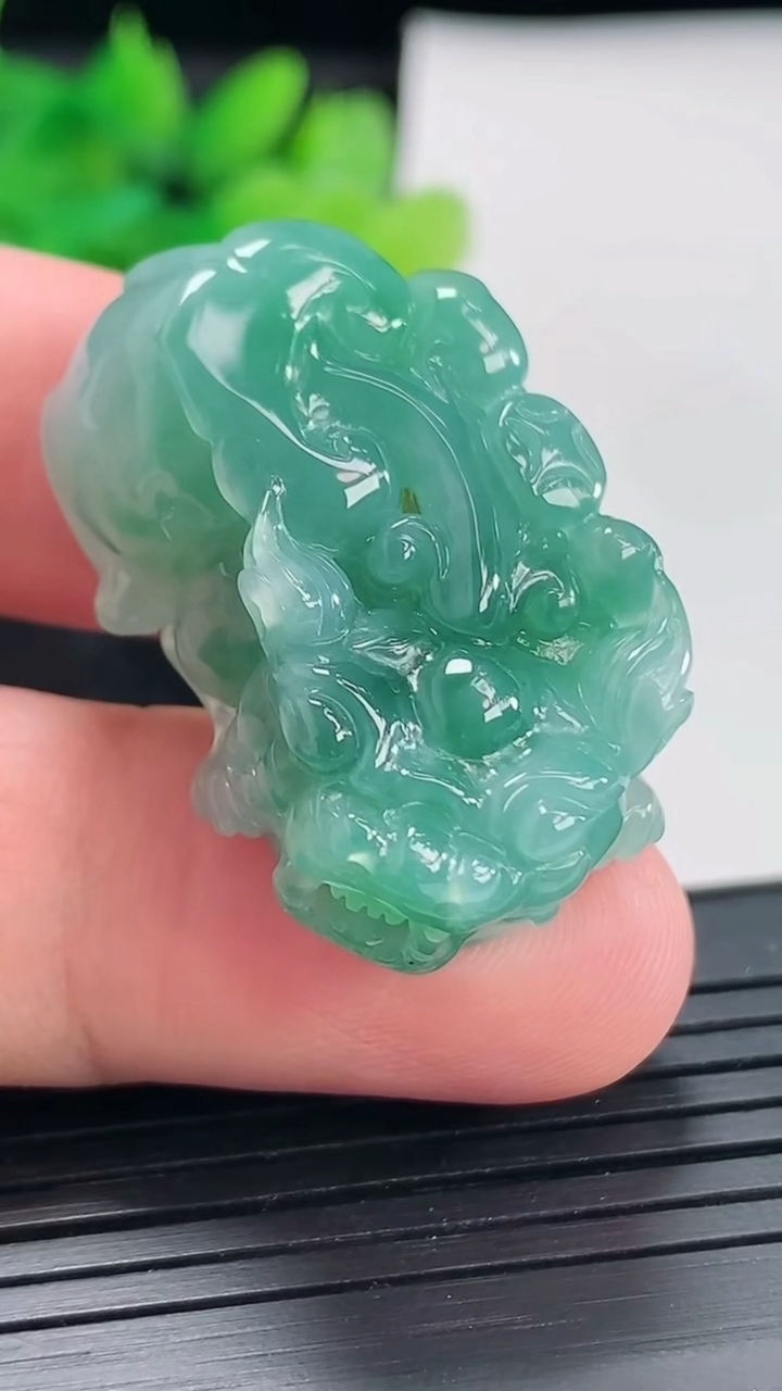 天然A货翡翠貔貅吊坠，尺寸34.5-20-12.5重量:19.18g
4月22日