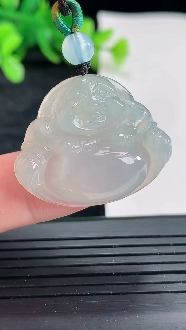 天然A货翡翠佛公吊坠，尺寸24-30-5.5重量:6.60g
4月22日