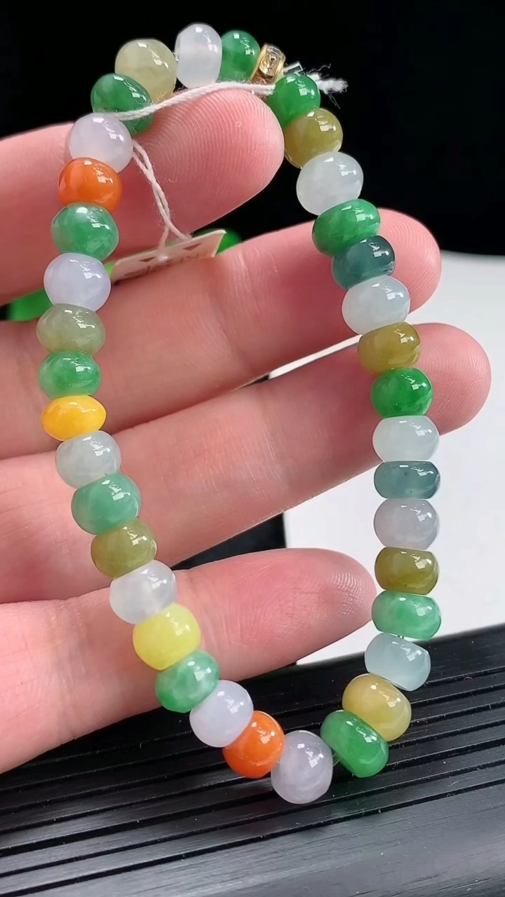 天然A货翡翠三彩算盘珠手串，尺寸7-5-36颗重量:19.72g4月22日
工厂直销收藏佳品,种好水足，色泽均匀，有种有色，上手高大气！