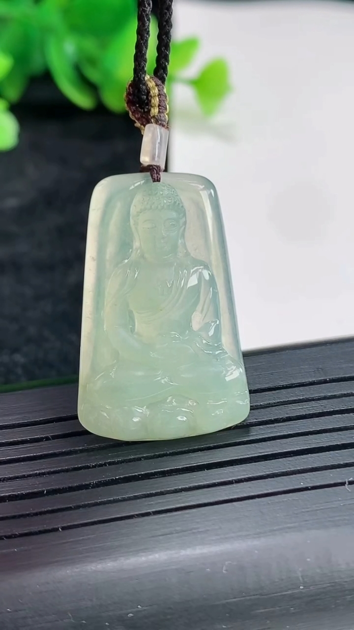 天然A货翡翠大日如来吊坠，尺寸29.5-20.5-4重量:4.89g
4月22日