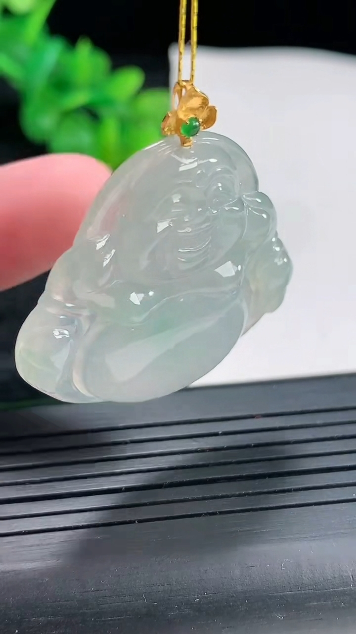 天然A货翡翠佛公吊坠，尺寸33.5-37-5.8重量:11.43g
4月22日