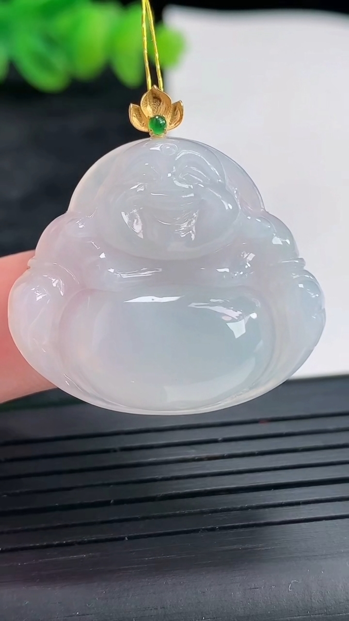 天然A货翡翠佛公吊坠，尺寸26.5-30.6-5.6重量:7.28g
4月22日