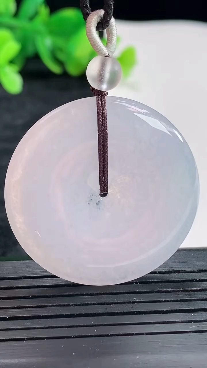 天然A货翡翠紫罗兰平安扣吊坠，尺寸37.5-5.2重量:16.83g
4月22日