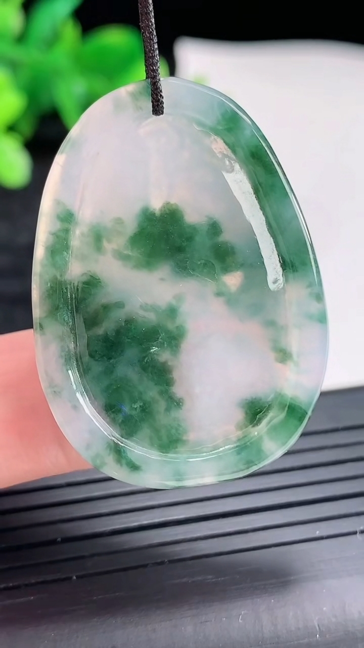 天然A货翡翠飘花普贤菩萨吊坠，尺寸37-26.5-4重量:7.91g
4月22日