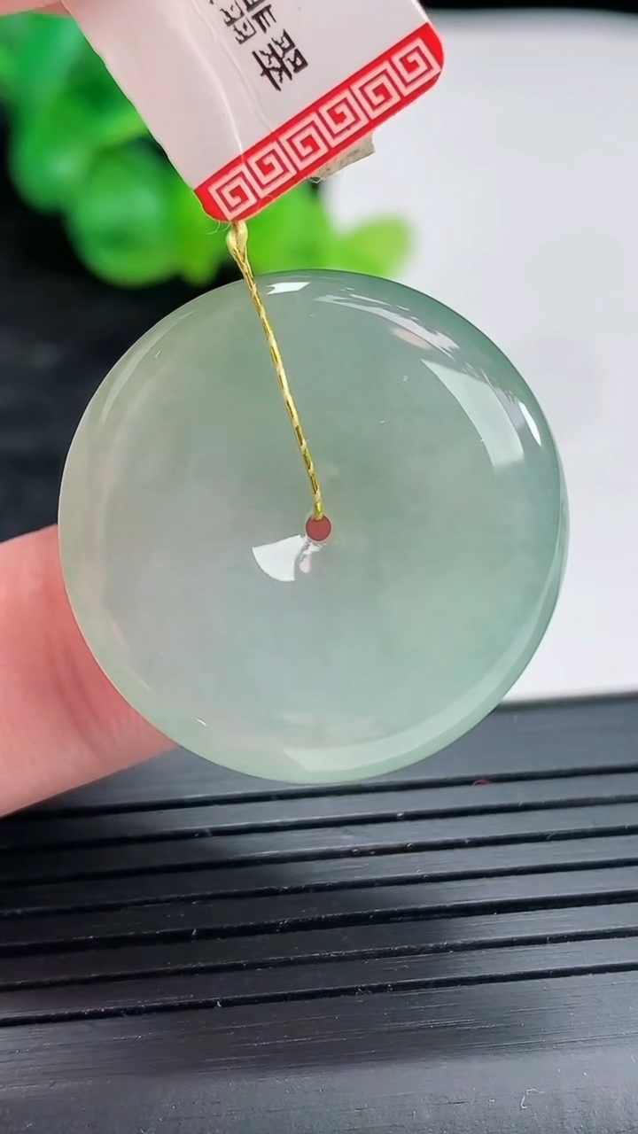 天然A货翡翠平安扣吊坠，尺寸27-5.2重量:8.32g
4月22日