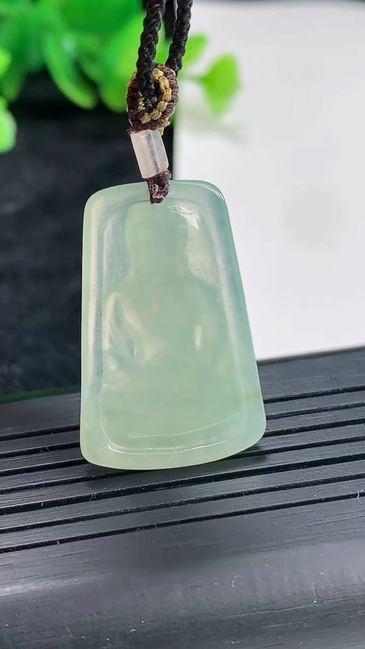 天然A货翡翠大日如来吊坠，尺寸29.5-20.5-4重量:4.89g
4月22日