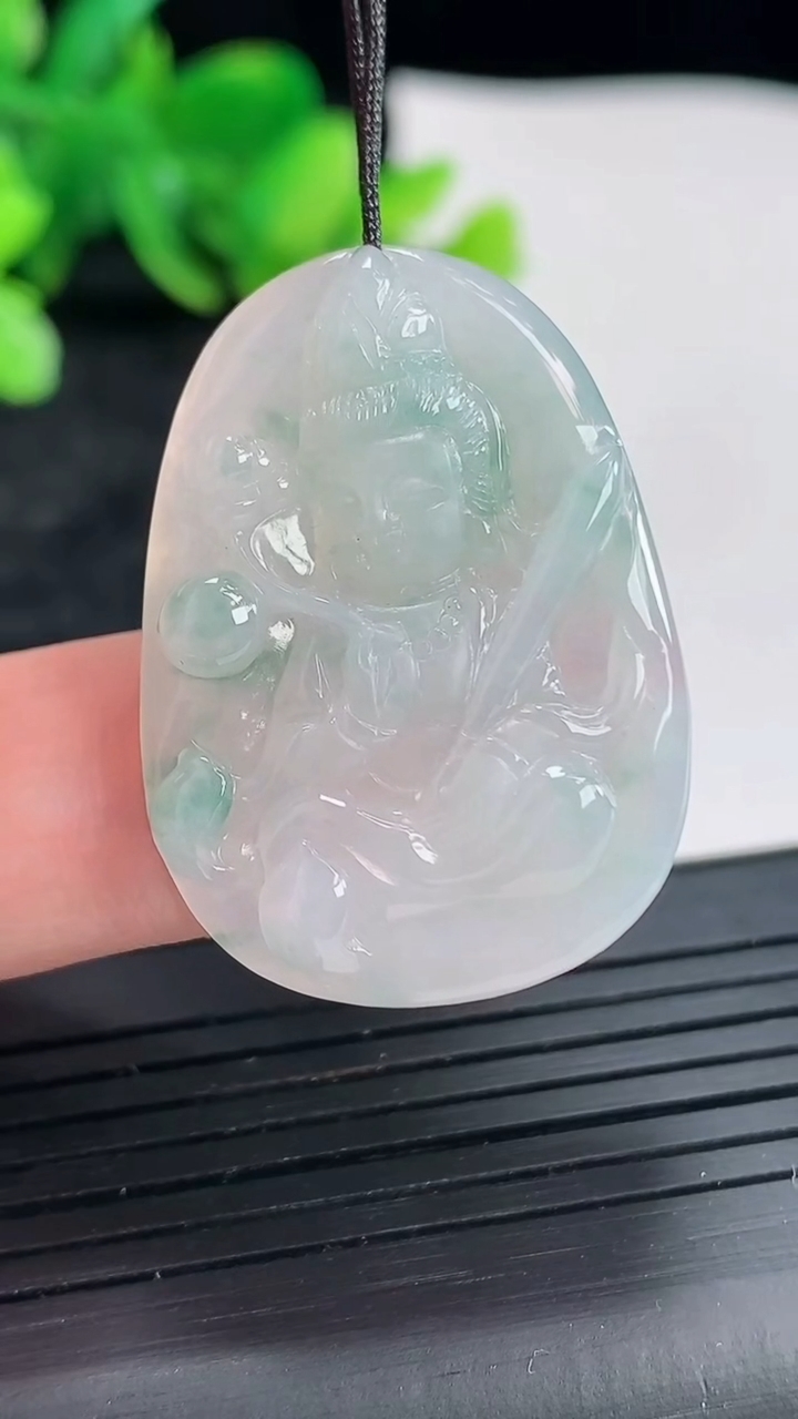 天然A货翡翠飘花虚空藏菩萨吊坠，尺寸33.6-24-4重量:5.95g
4月22日