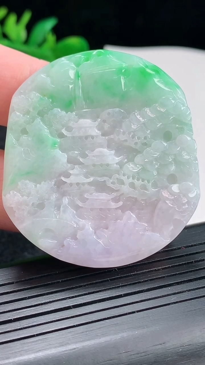 天然A货翡翠山水牌吊坠，尺寸48.6-45-5重量:28.31g
4月22日