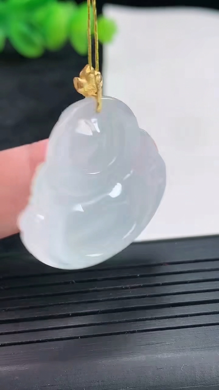 天然A货翡翠佛公吊坠，尺寸26.5-30.6-5.6重量:7.28g
4月22日