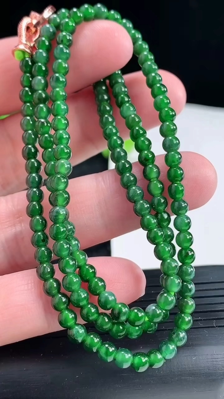 天然A货翡翠圆珠项链，尺寸4-147颗重量:15.49g4月22日
工厂直销收藏佳品,种好水足，色泽均匀，有种有色，上手高大气！