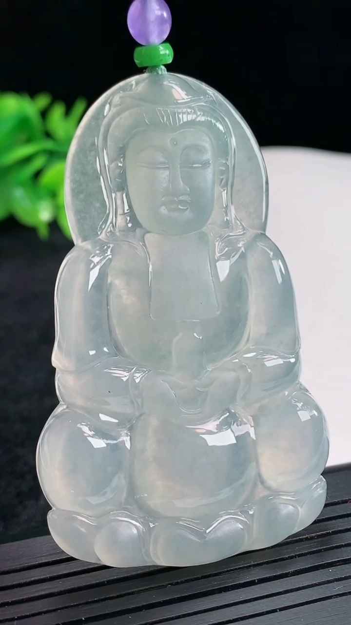 天然A货翡翠正装观音吊坠，尺寸68.5-42.5-5.5重量:33.34g
4月22日