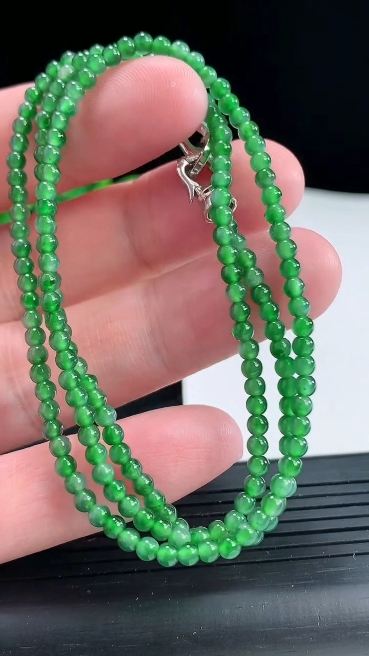天然A货翡翠小米珠项链，尺寸2.5-190颗重量:9.85g
4月22日