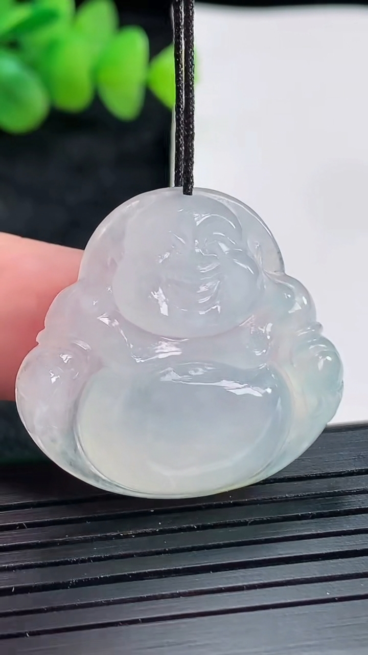 天然A货翡翠佛公吊坠，尺寸29.5-31.5-6.5重量:9.55g
4月22日