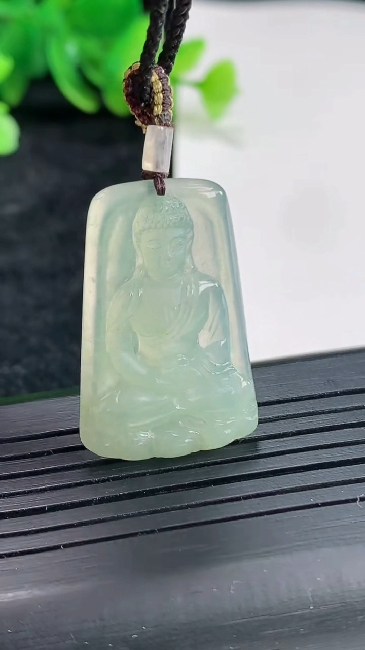 天然A货翡翠大日如来吊坠，尺寸29.5-20.5-4重量:4.89g
4月22日