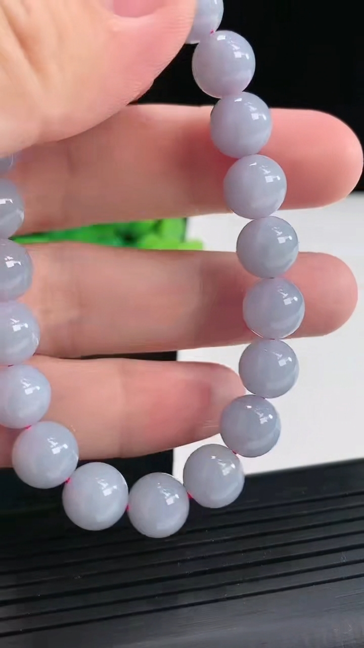 天然A货翡翠紫罗兰圆珠手串，尺寸9.5-21颗重量:30.25g4月22日
工厂直销收藏佳品,种好水足，色泽均匀，有种有色，上手高大气！
