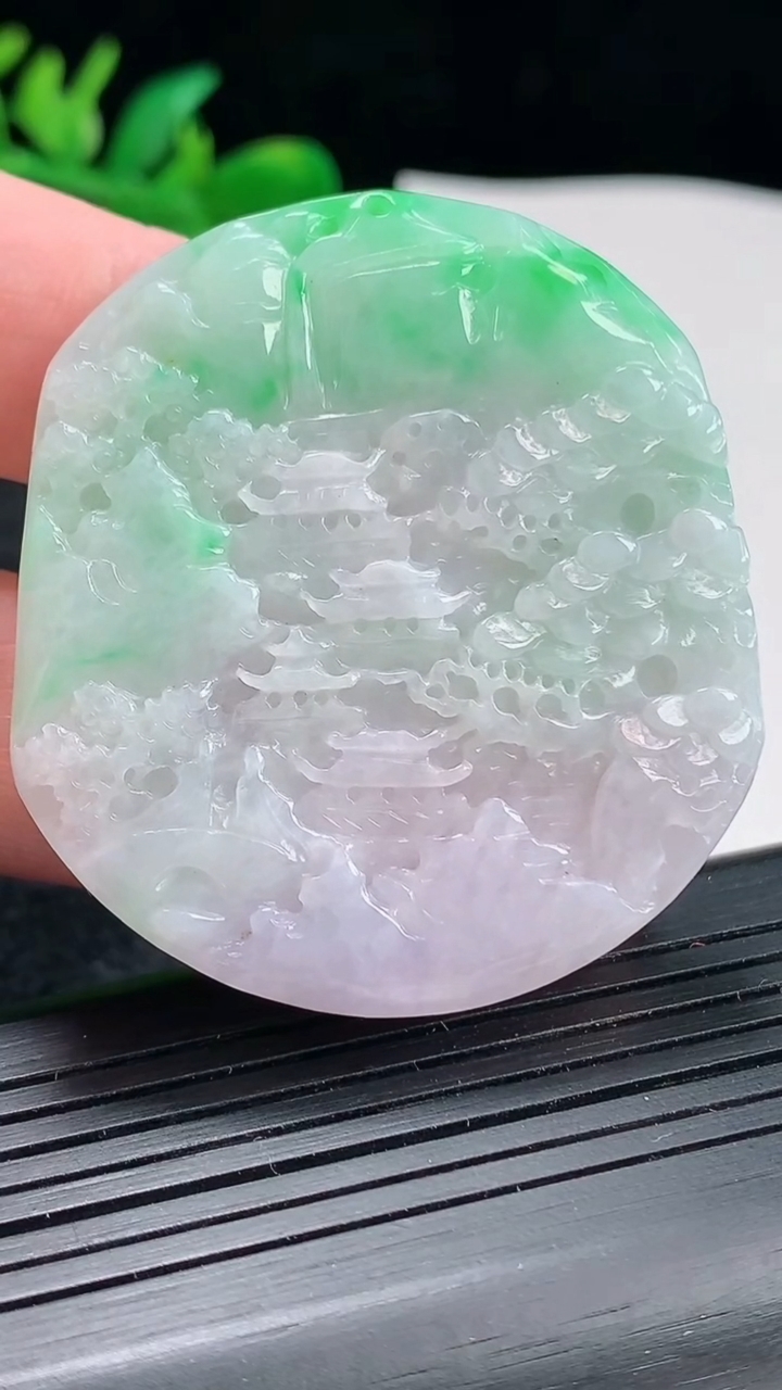 天然A货翡翠山水牌吊坠，尺寸48.6-45-5重量:28.31g
4月22日