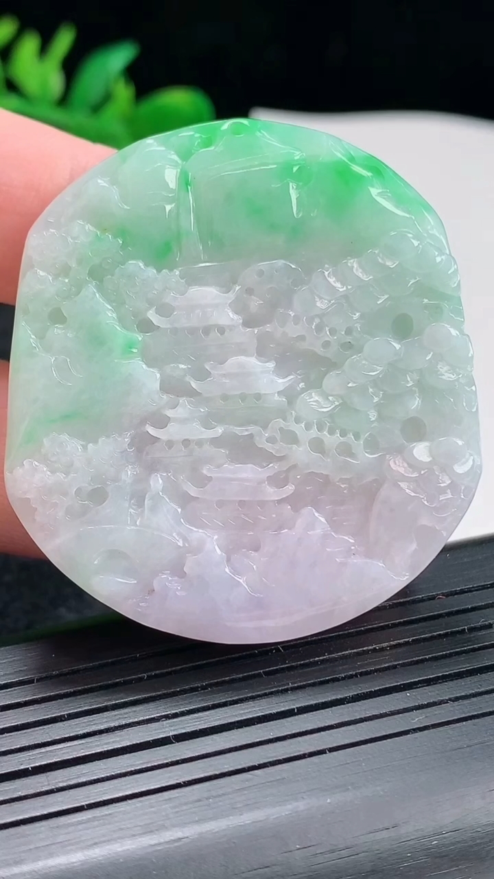 天然A货翡翠山水牌吊坠，尺寸48.6-45-5重量:28.31g
4月22日