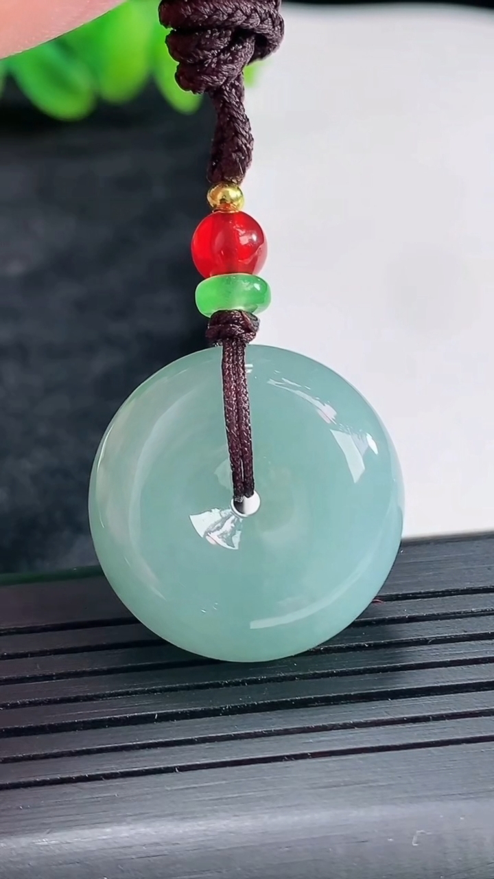 天然A货翡翠路路通吊坠，尺寸25-11重量:16.20g
4月22日