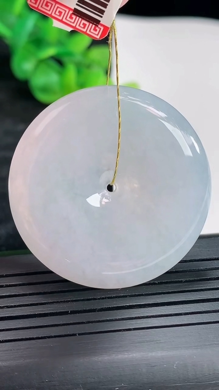 天然A货翡翠紫罗兰飘花平安扣吊坠，尺寸38.6-7重量:21.31g
4月22日