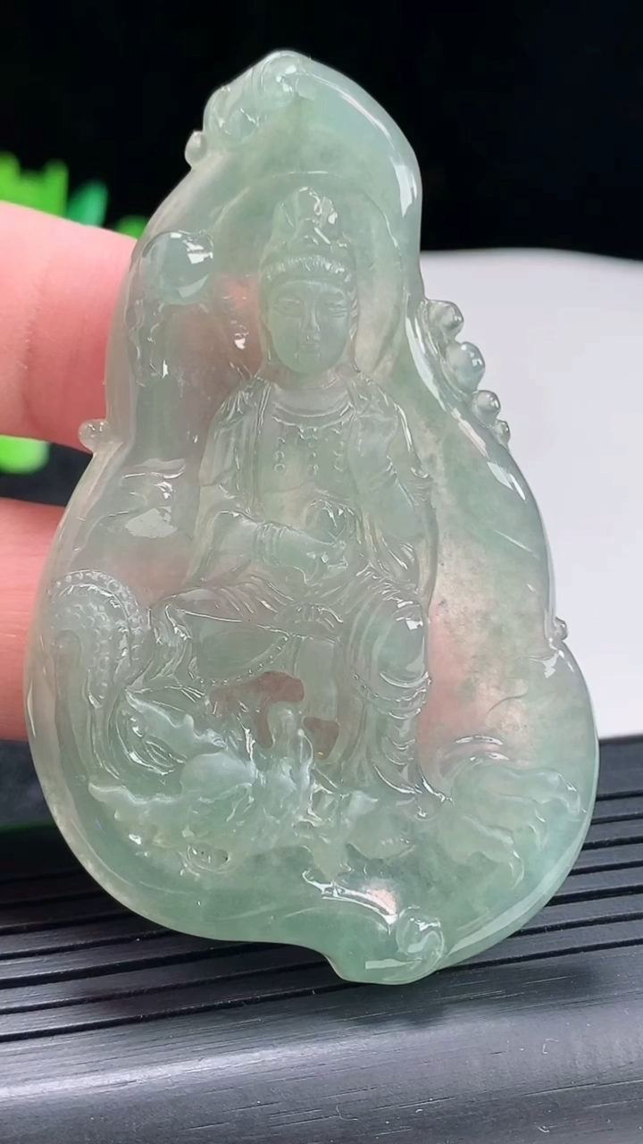 天然A货翡翠御龙观音吊坠，尺寸68.5-42-6重量:25.65g
4月22日