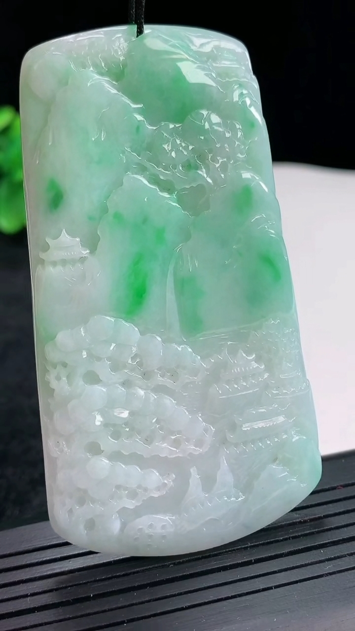 天然A货翡翠山水牌吊坠，尺寸76.8-42-5重量:41.21g
4月22日