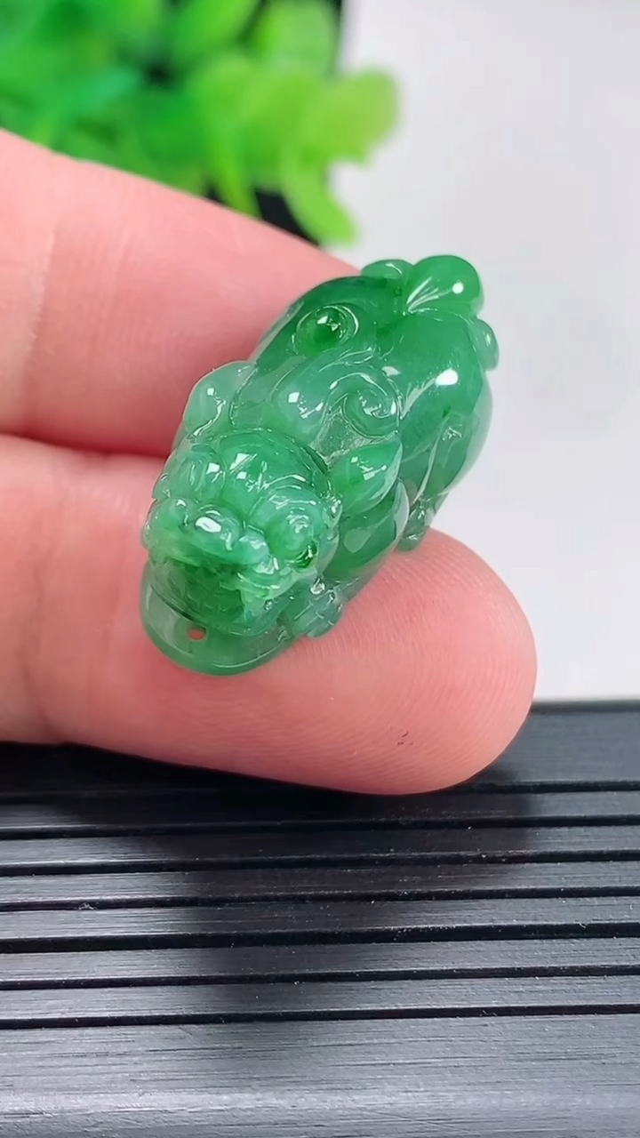 天然A货翡翠貔貅吊坠，尺寸25-13-12.5重量:8.19g
4月22日