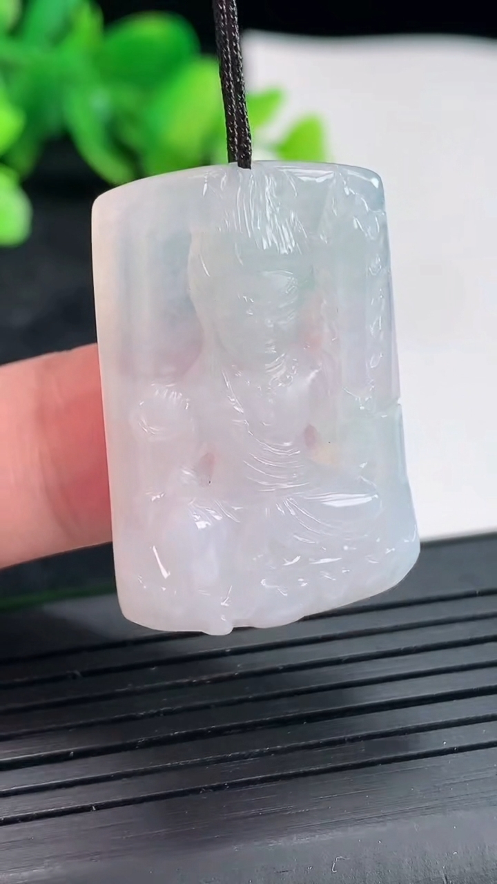 天然A货翡翠不动明王吊坠，尺寸32.8-22.5-4重量:6.55g
4月22日