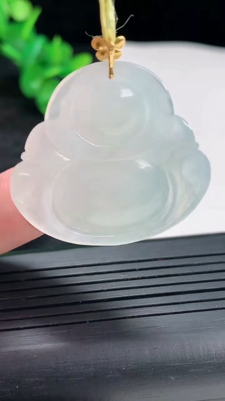 天然A货翡翠18k金飘花佛公吊坠，尺寸32.5-36-5.2重量:9.59g
4月22日