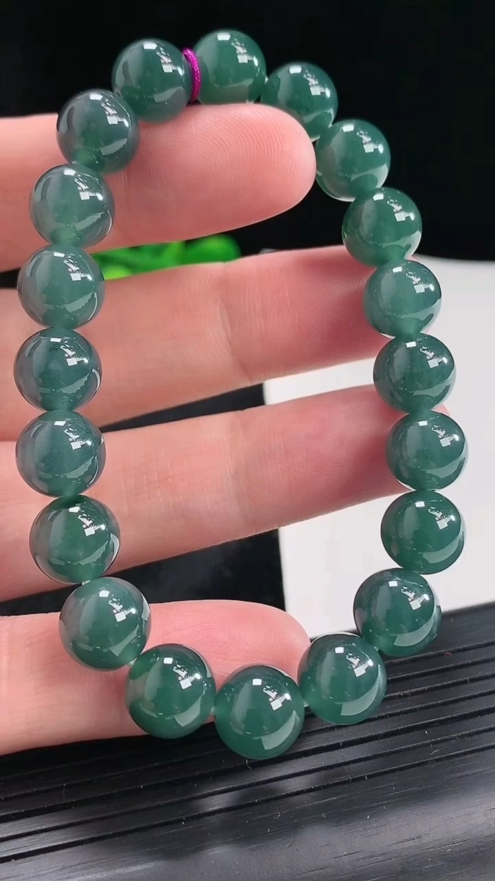 天然A货翡翠圆珠手串，尺寸9.5-20颗重量:33.11g4月22日
工厂直销收藏佳品,种好水足，色