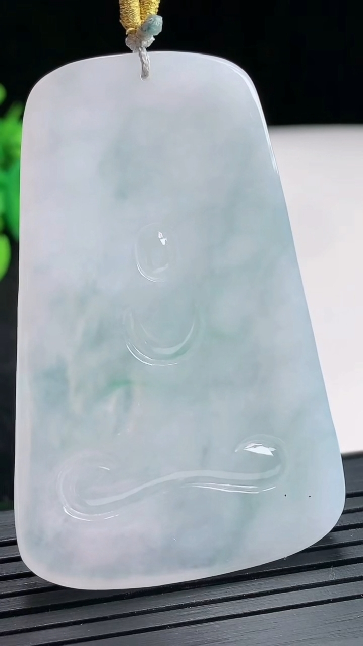 天然A货翡翠飘花虚空藏菩萨吊坠，尺寸61.5-39-5.8重量:29.76g
4月22日