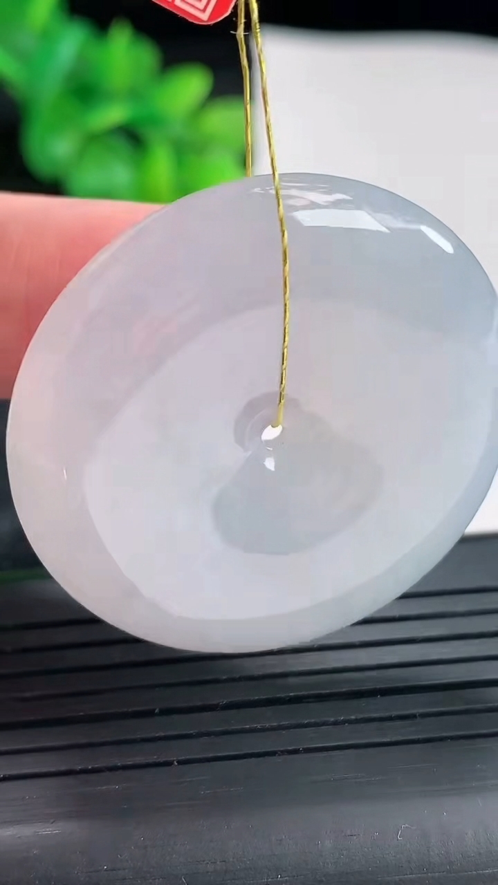 天然A货翡翠紫罗兰飘花平安扣吊坠，尺寸38.6-7重量:21.31g
4月22日