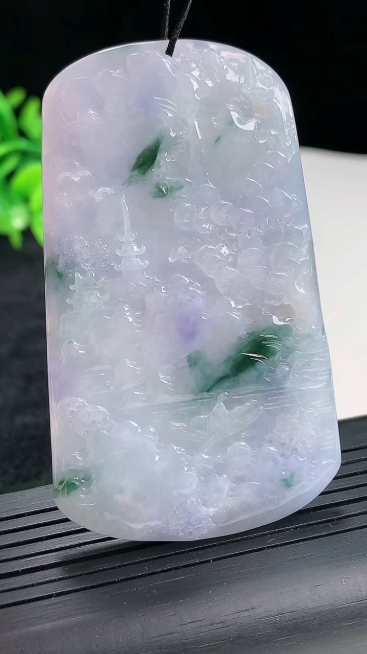 天然A货翡翠牌吊坠，尺寸68-41-5重量:35.93g
4月22日