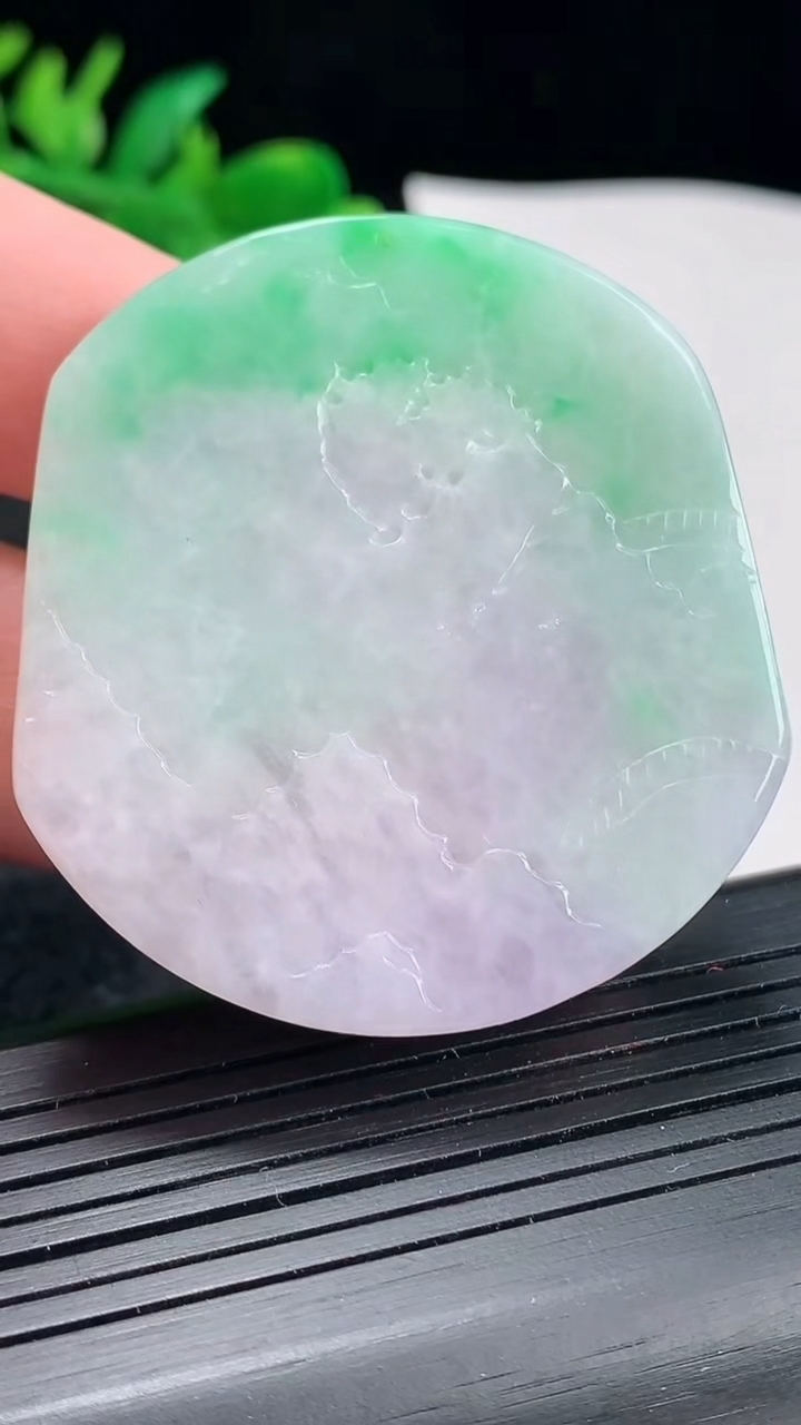 天然A货翡翠山水牌吊坠，尺寸48.6-45-5重量:28.31g
4月22日