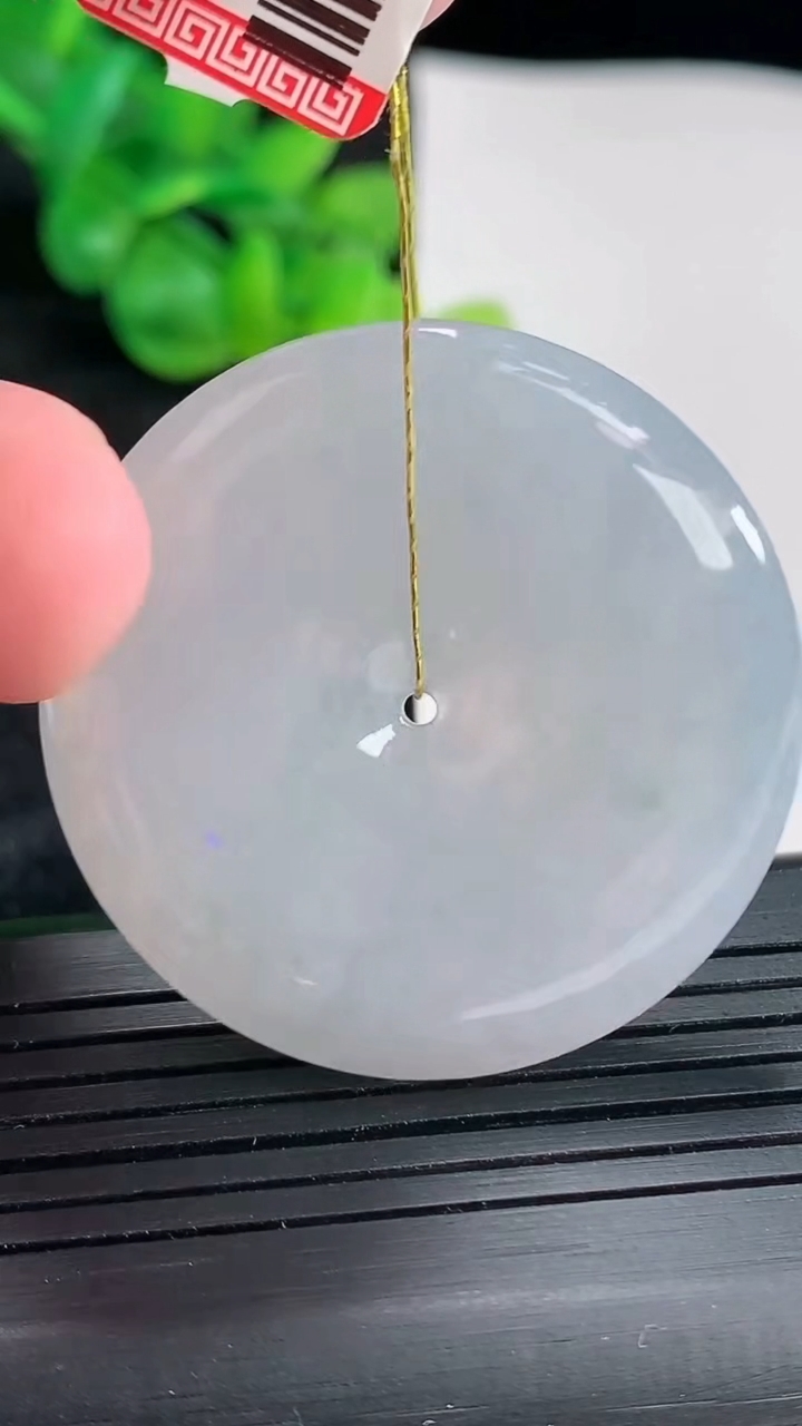 天然A货翡翠紫罗兰飘花平安扣吊坠，尺寸38.6-7重量:21.31g
4月22日