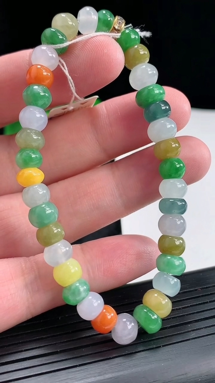 天然A货翡翠三彩算盘珠手串，尺寸7-5-36颗重量:19.72g4月22日
工厂直销收藏佳品,种好水足，色泽均匀，有种有色，上手高大气！