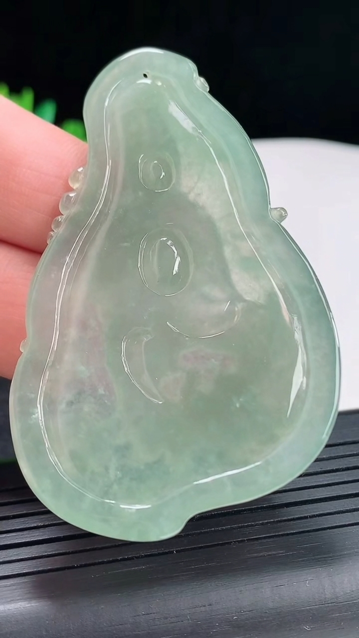 天然A货翡翠御龙观音吊坠，尺寸68.5-42-6重量:25.65g
4月22日