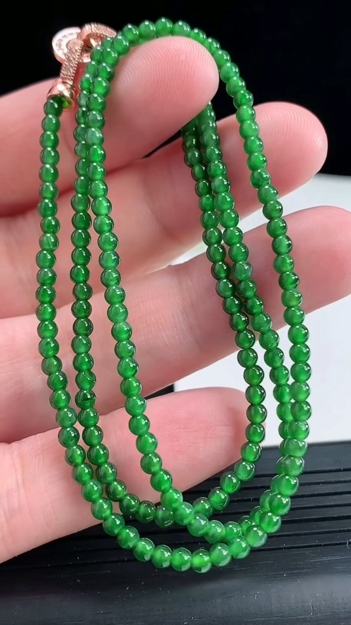 天然A货翡翠小米珠项链，尺寸3-194颗重量:9.07g
4月22日