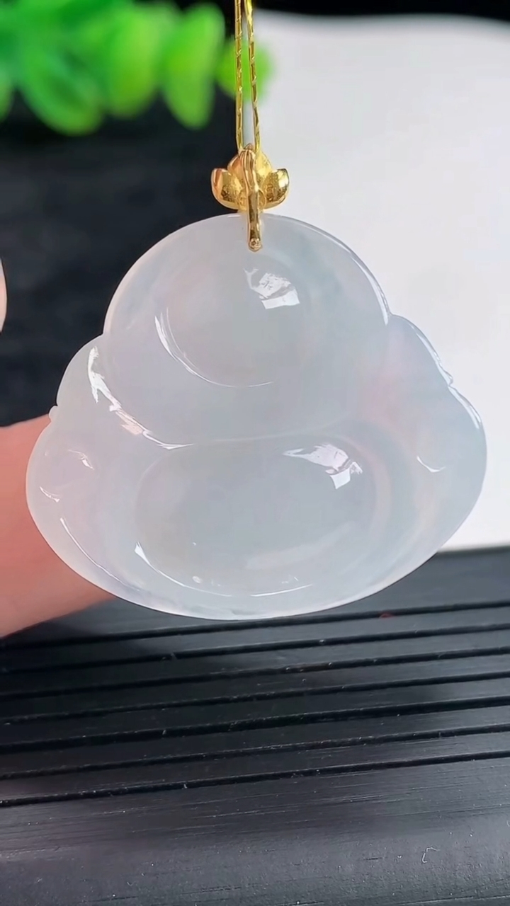 天然A货翡翠佛公吊坠，尺寸26.5-30.6-5.6重量:7.28g
4月22日