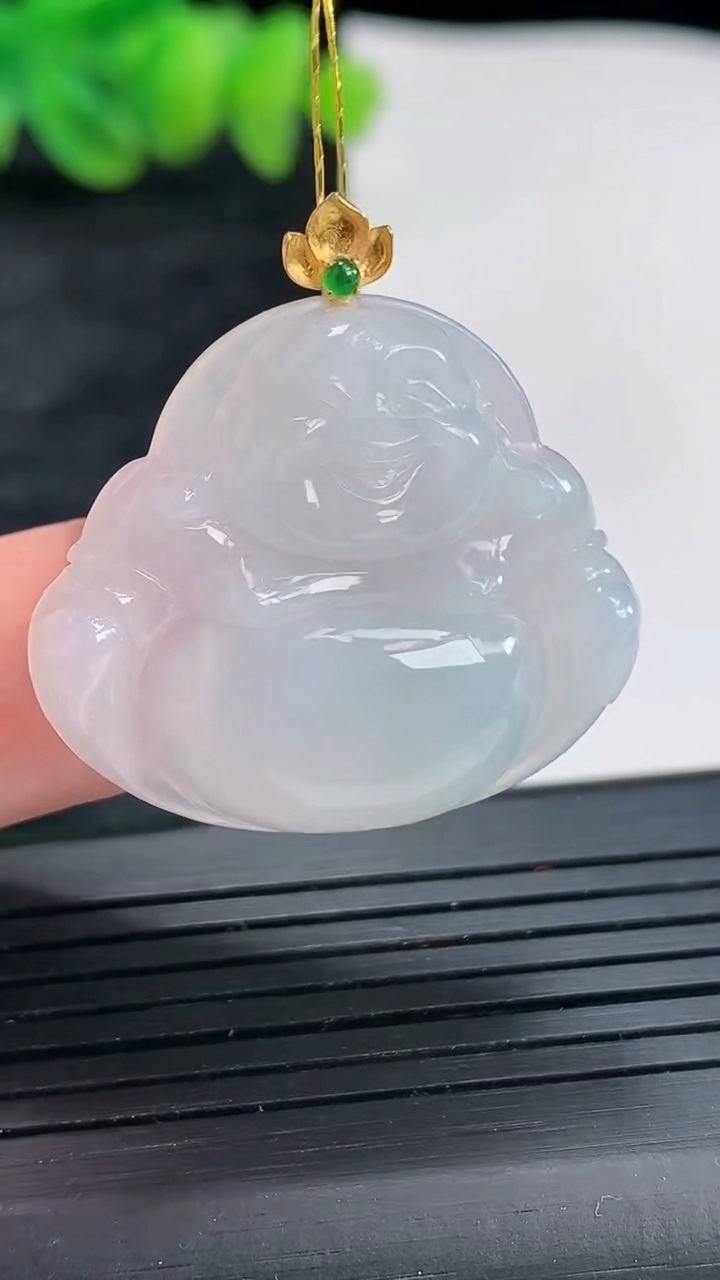 天然A货翡翠佛公吊坠，尺寸26.5-30.6-5.6重量:7.28g
4月22日