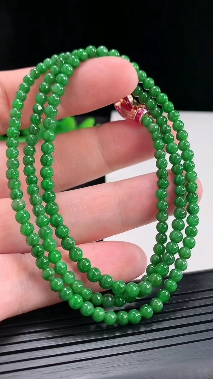 天然A货翡翠圆珠项链，尺寸4-166颗重量:16.56g4月22日
工厂直销收藏佳品,种好水足，色泽均匀，有种有色，上手高大气！