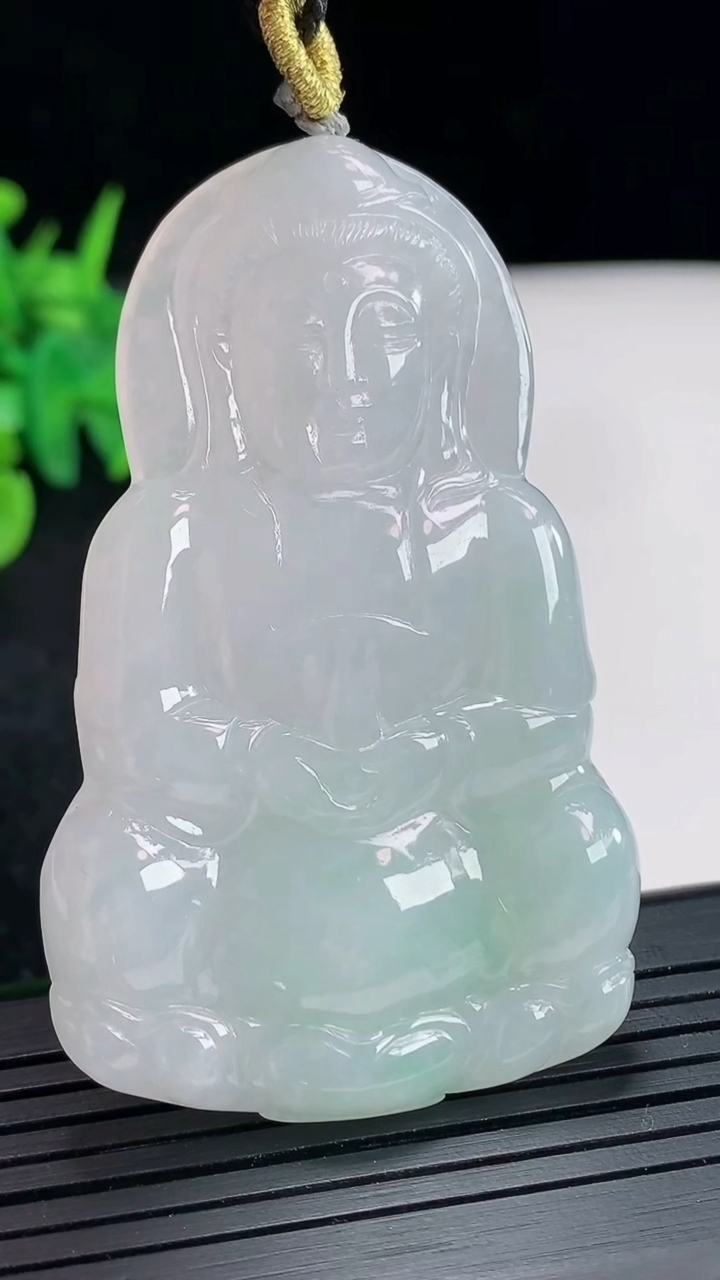 天然A货翡翠正装观音吊坠，尺寸61.5-37-5.5重量:23.23g
4月22日