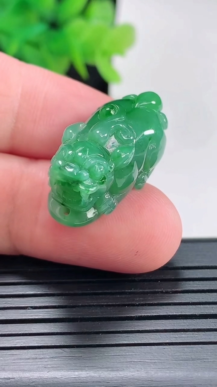 天然A货翡翠貔貅吊坠，尺寸25-13-12.5重量:8.19g
4月22日