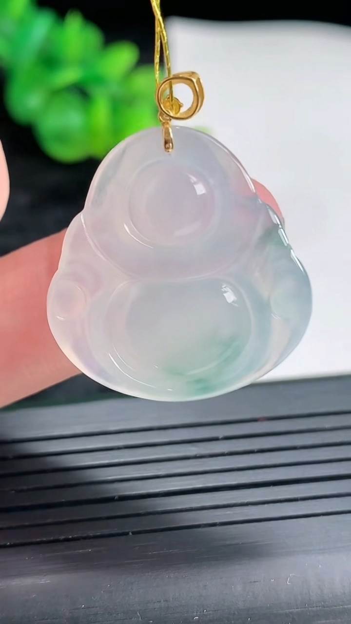 天然A货翡翠18k金飘花佛公吊坠，尺寸25-25-5.9重量:5.58g
4月22日