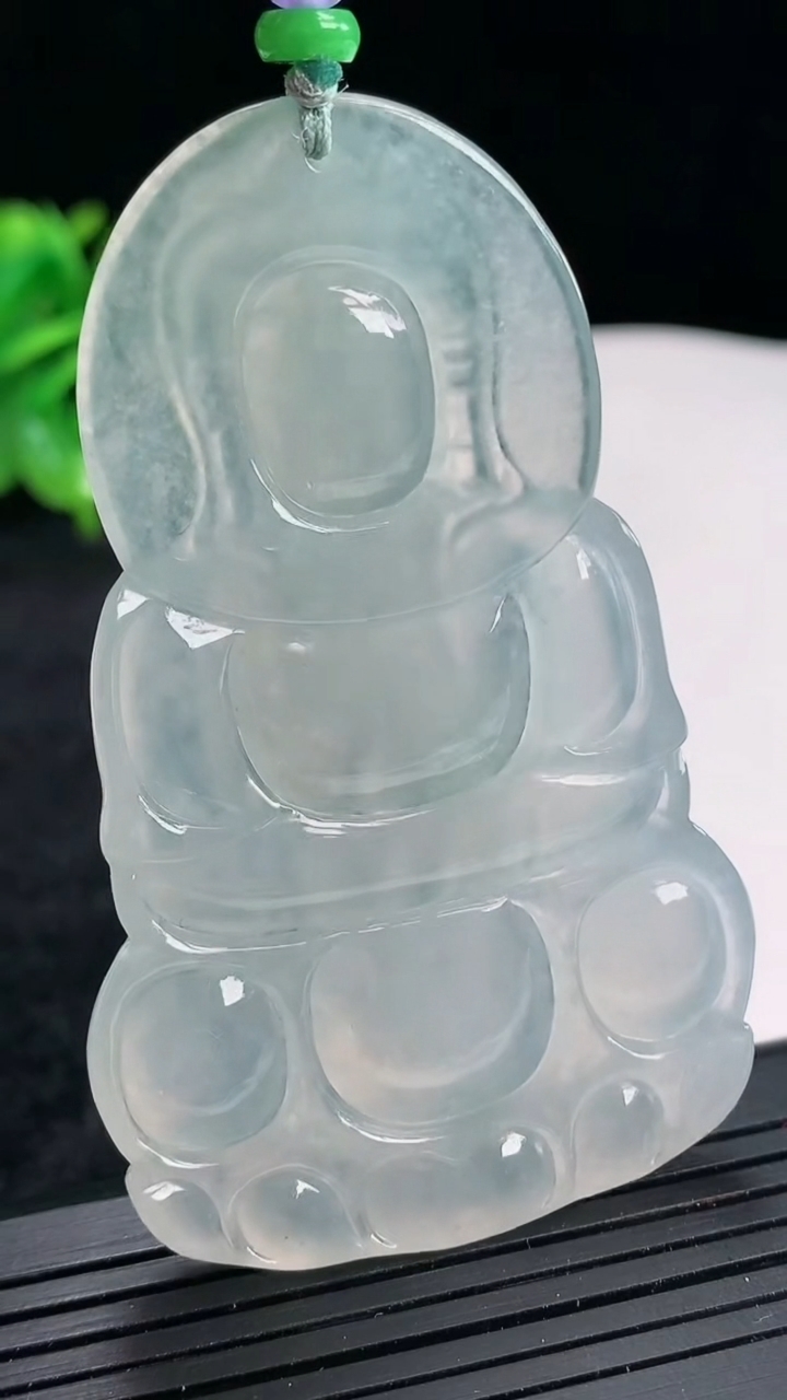 天然A货翡翠正装观音吊坠，尺寸68.5-42.5-5.5重量:33.34g
4月22日